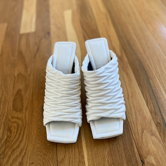 COS Women's Ivory Kitten Heel Mules Slides Shoes Sz 9.5 41 $250 Slip On - Picture 3 of 10